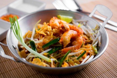 thai fried noodles with prawn (pad thai), thailand popuplar cuisine