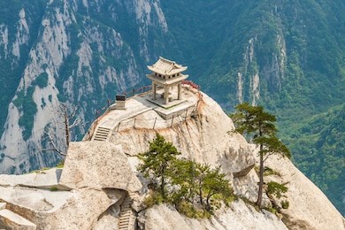 china, province shaanxi, huashan mountain, pavilion on the mountain
