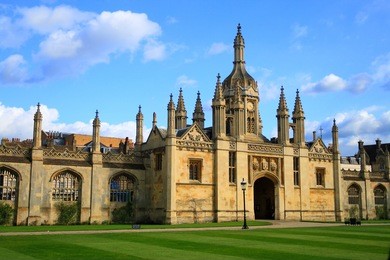 eastern gate to king's college of cambridge university