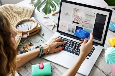 summer beach holiday online shopping concept