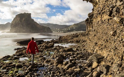 piha beach, the most famous black sand beach