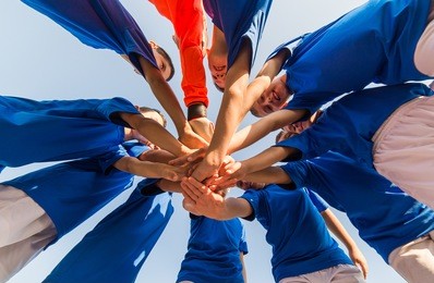kids soccer team in huddle
