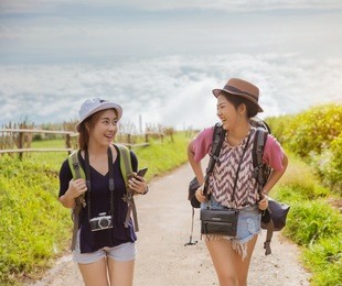 women tourists back pack to explore the fog mountains that she was talking to a friend and have fun.