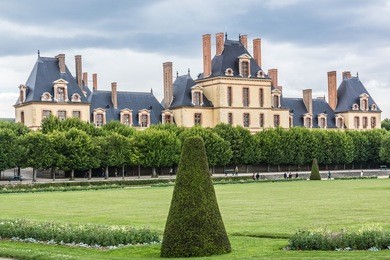 beautiful medieval (12th century) landmark - royal hunting castle fontainbleau. palace of fontainebleau - one of largest royal chateaux in france (55 km from paris), unesco world heritage site.