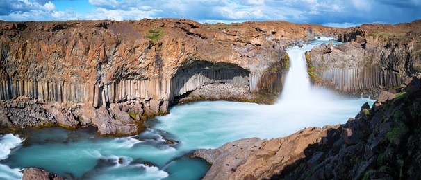 aldeyjarfoss waterfall panorama