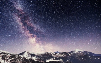 fantastic winter meteor shower and the snow-capped mountains