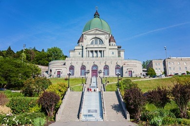 saint joseph's oratory of mount royal (fr: oratoire saint-joseph du mont-royal), roman catholic minor basilica and national shrine on westmount summit in montreal, quebec. canada's largest church.