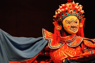 sichuan opera is one of the chinese oldest local operas??the face changing, or bianlian in chinese, is an important intangible cultural heritage in china.