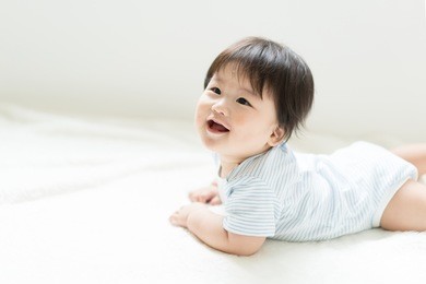 baby crawling