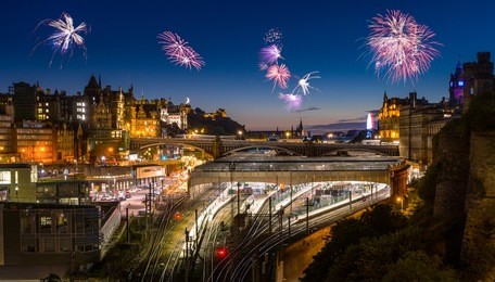 new years eve in edinburgh. fireworks in edinburgh. sylvester scotland