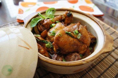 taiwanese three-cup chicken/ "san bei ji"/ "san bei" chicken in a pot with lid 