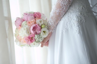 bride holding bouquet