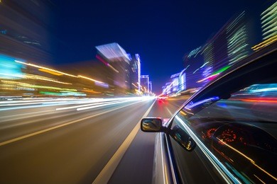 the car moves at great speed at the night.