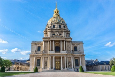 les invalides (national residence of the invalids) - complex of museums and monuments in paris, france. les invalides is the burial site for some of france's war heroes, notably napoleon bonaparte.