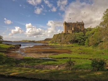                                castle dunvegan in scotland