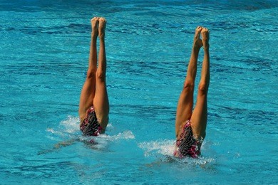 synchronized swimming duet during competition