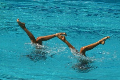 synchronized swimming duet during competition