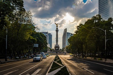 paseo de la reforma avenue and angel of independence monument - mexico city, mexico