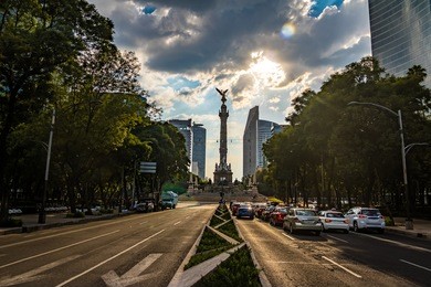 paseo de la reforma avenue and angel of independence monument - mexico city, mexico