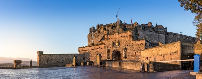 the edinburgh castle on a cold autumn morning at sunrise