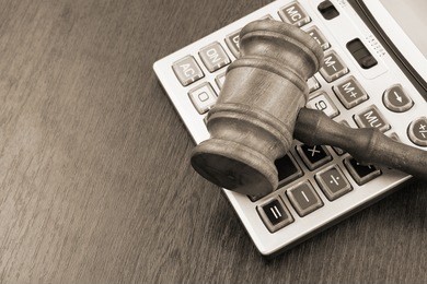 加法 套利 仲裁 算术 权威 计算 计算器 案例 概念 法院 黑暗 电子 费用 财务 财务 财政性 法槌 内疚 无罪 法官 判断力 正义 法律 诉讼 法律 办公室 订单 规划 收入 规则 科学 句子 州 套装 总金额 符号 象征性 系统 表 税金 税收 技术 有纹理 合计 验证 木材 木制的