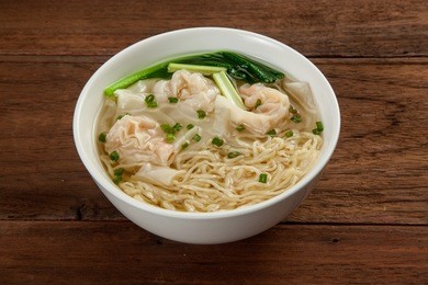 chinese wonton soup noodle
