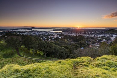 mount eden also has a lower platform. the view here looks from the city east towards rangitoto island and summit.