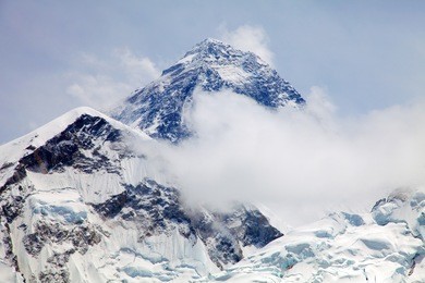 view of top of mount everest with clouds from kala patthar way to mount everest base camp, khumbu valley - nepal