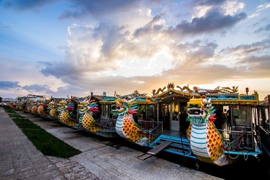 dragon boat hue vietnam