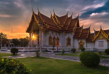 the evening with walkway in wat benchamabophit dusit wanaram and is the most beautiful places of religious importance of bangkok in thailand.