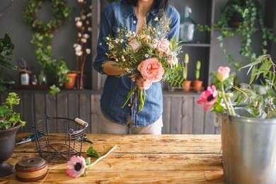 girl packs natural flowers