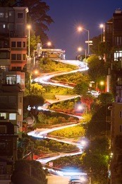 lombard street/distance view with cable car