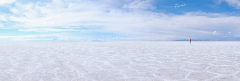 walking trough the uyuni salt lake