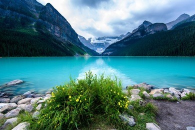 mountain reflection on lake louise at sunrise, banff , canada