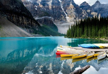 beautiful moraine lake in banff national park, canada