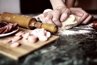 pizza prepare dough hand topping