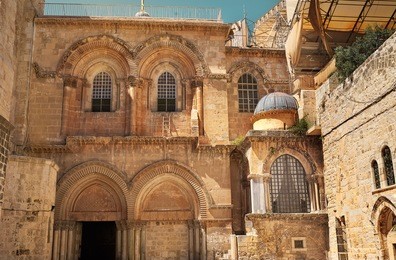 vew on main entrance to the church of the holy sepulchre in old city of jerusalem, israel
