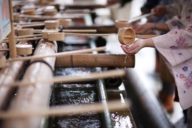 place the ritual washing of hands before visiting a shinto shrine