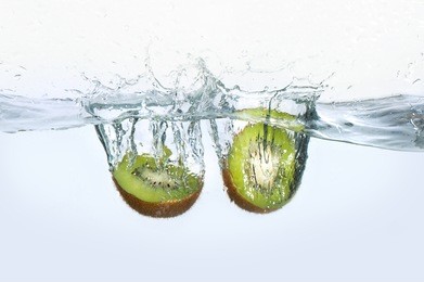 kiwi in water
