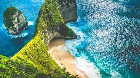 manta bay or kelingking beach on nusa penida island, bali, indonesia