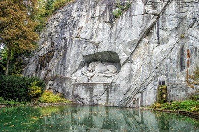 dying lion monument in lucerne, switzerland