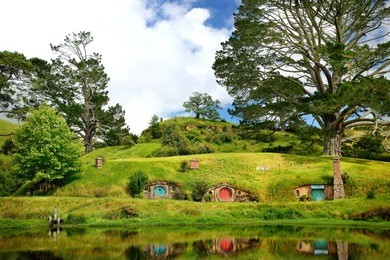 hobbiton - landscape new zealand, the place, where hobbits live in their holes