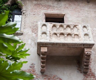balcony used by juliet and romeo in shakespeare's play
