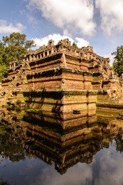 phimeanakas or vimeanakas  at angkor, cambodia, is a hindu temple in the khleang style, built at the end of the 10th century, during the reign of rajendravarman
