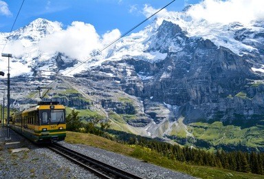train from jungfrau and big mountain