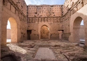 el badi palace is a ruined palace located in marrakesh, morocco. it is commissioned by the arab saadian sultan ahmad al-mansur.