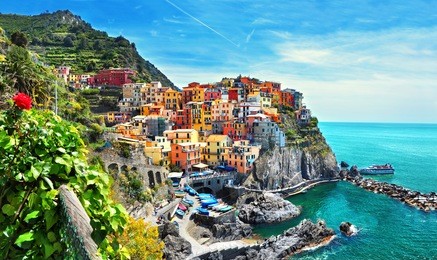 beautiful view of manarola town. is one of five famous colorful villages of cinque terre national park in italy, suspended between sea and land on sheer cliffs. liguria region of italy. 