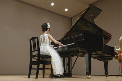 the girl who plays the piano on stage
