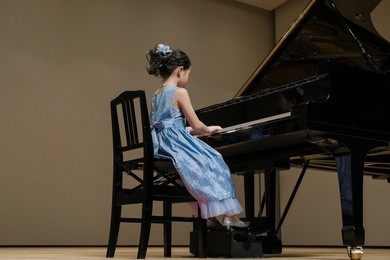 the girl who plays the piano on stage