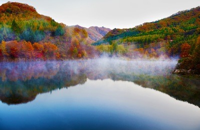 autumn view of lake and mountain reflections in wedge pond,